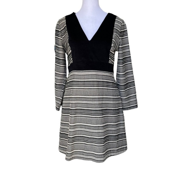 Zara - Black Velvet V-neck Pattern A-line
Mini Dress Sz Medium - Picture 1 of 6